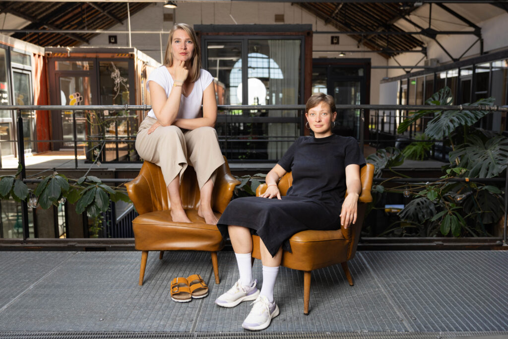 Das Team von Women for Impact zusammen